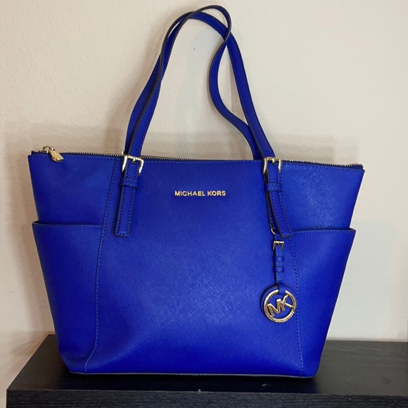 Michael Kors Handbags - Michael Kors Leather Shoulder Bag